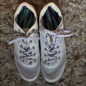 NWOT - Size 11 Varsity Ascends